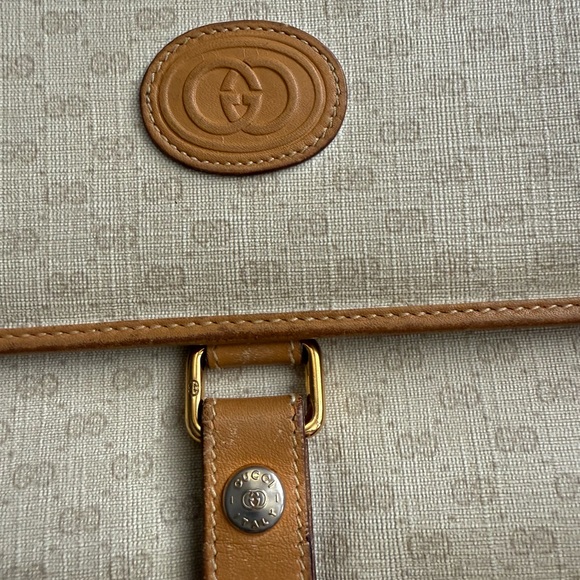 Authentic Vintage Gucci Crossbody - Picture 2 of 13